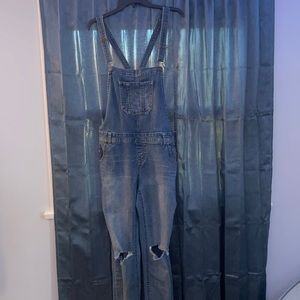 Overall ripped jeans